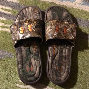 Under Armour slides men’s 7 women’s 6/7 Real Tree